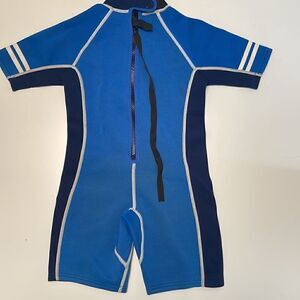 Wetsuit boys size 6.  Sunprotectionzone.com Short sleeve and shorts body suit.